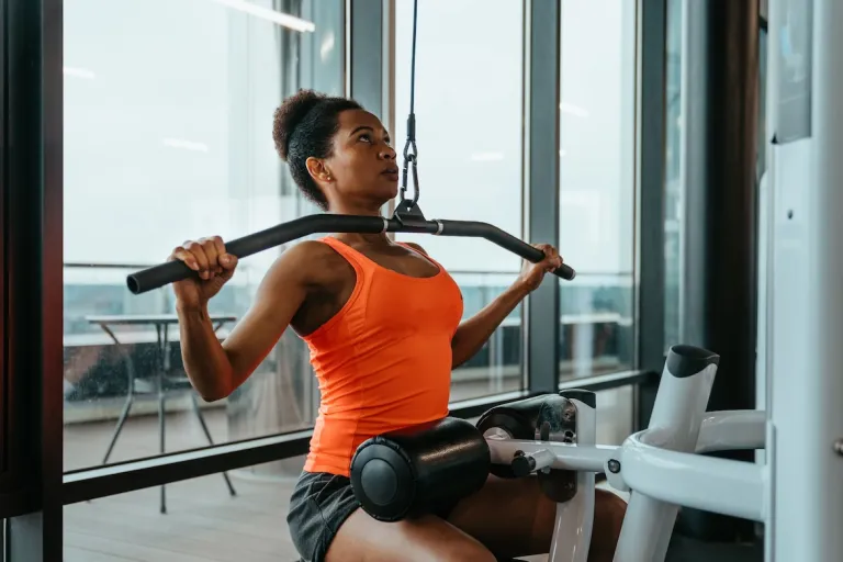 Mengapa Lat Pulldown Penting untuk Latihan Tubuh Bagian Atas