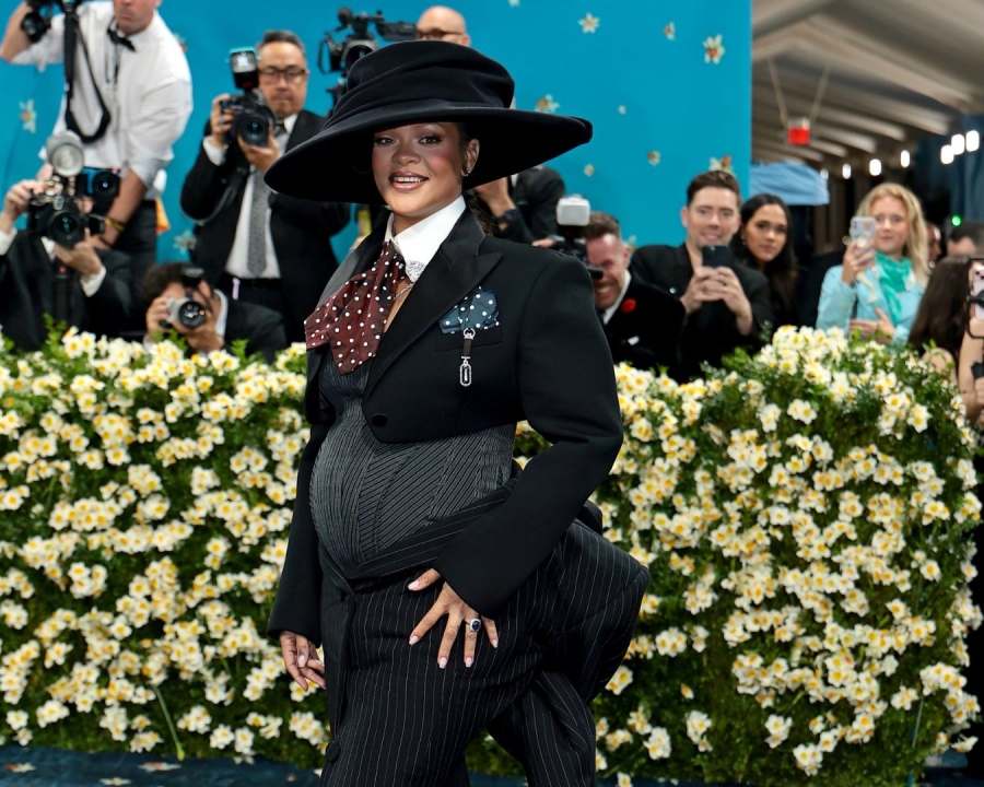 Met Gala 2025: Momen Paling Viral, Rihanna Pamer Baby Bump dan Selebriti Langgar Aturan No-Phone