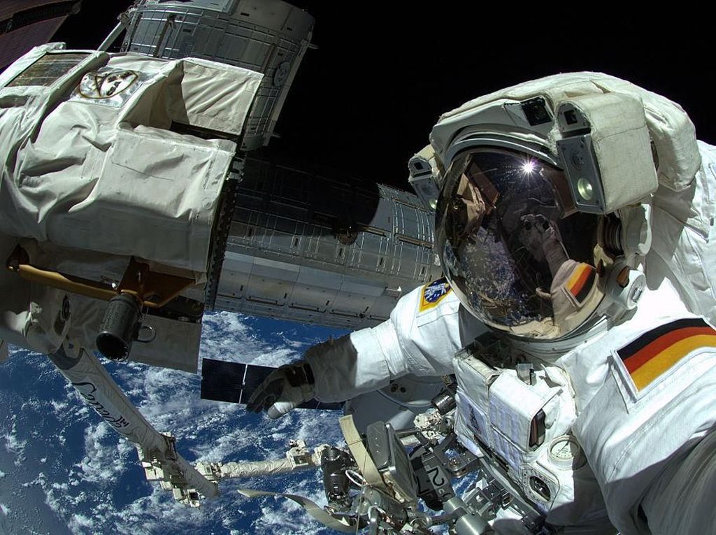 Astronot: Penjelajah Ruang Angkasa dan Peranannya bagi Ilmu Pengetahuan